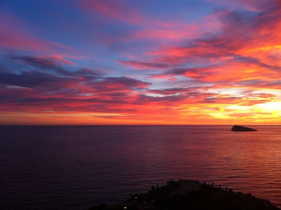 Piso En La Primera Linea Del Mar Con 2 Dormitorios เบนิดอร์ม ภายนอก รูปภาพ